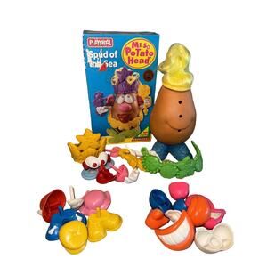 31 Vintage Mr. Mrs. Potato Head Spud Of The Sea & EXTRA PARTS 1997 Wig Crown LOT